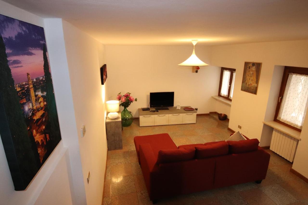 Casa Vacanze Al Borgo Caprino Veronese Exterior foto